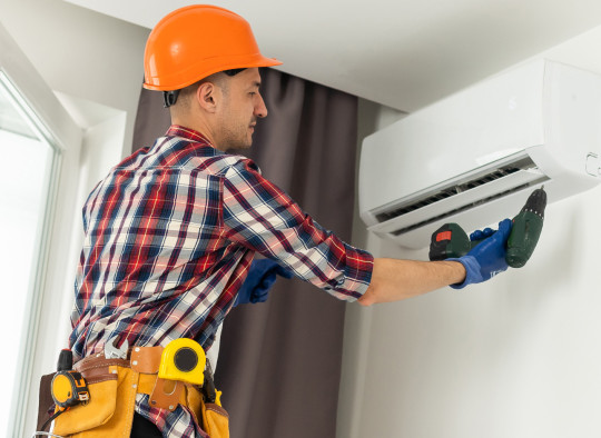 Ductless-Heat-Pump-Installation-setup-Ductless-Certified-installation-repair-maintenance-System